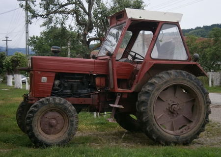 Tractor Universal 650