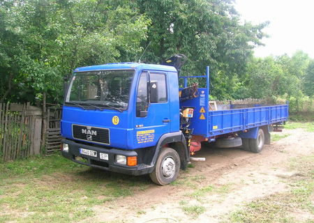 transport marfa camion cu macara