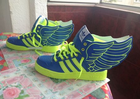 Vand Adidas Jeremy Scott