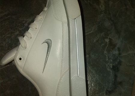 Vand Adidasi Nike urgent