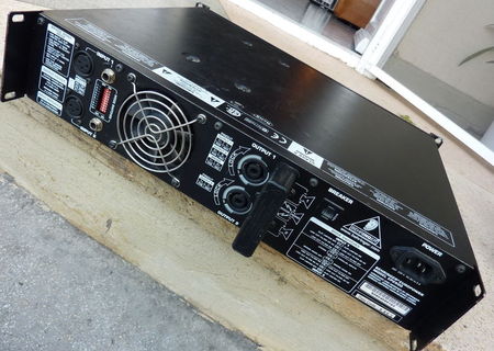 Vand amplificator Behringer Europower PMX2000