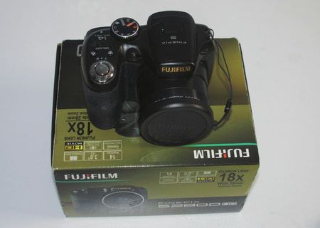 Vand aparat foto FUJI FINEPIX S2800 - 14Mpx, zoom optic 18x, filmare HD