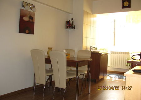 vand apartament 2 camere