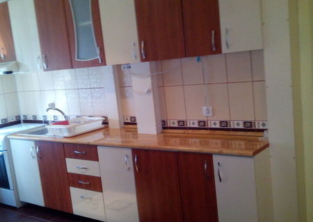 Vand apartament  2 camere 60 mp Bulevardul Revolutiei