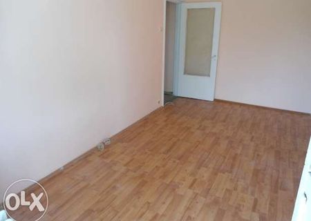 vand apartament 2 camere Aleea Oituz 22000euro