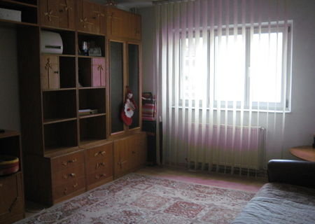 Vand apartament 2 camere, decomandat, Strand