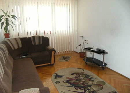 Vand apartament 2 camere semidecomandat, Valea Rosie