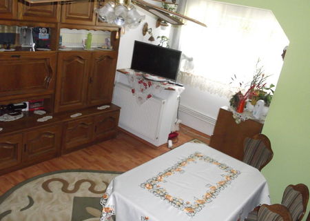 vand apartament 3 camere