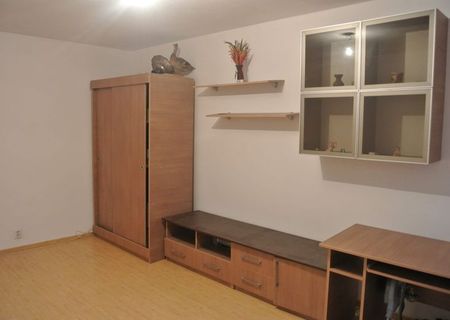 Vand apartament 3 camere