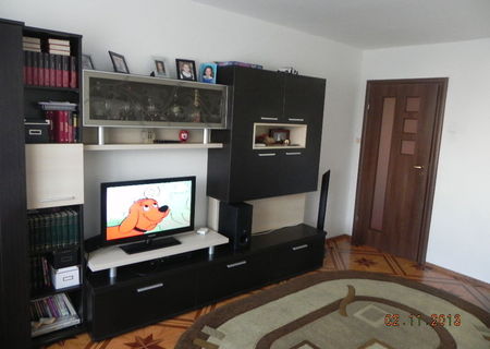 Vand apartament 3 camere