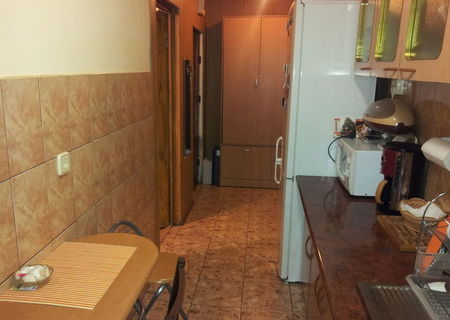 Vand apartament 3 camere