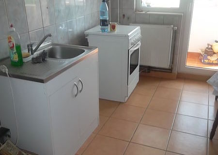 vand apartament 3 camere c.f.1/dec nord stradal 47000euro