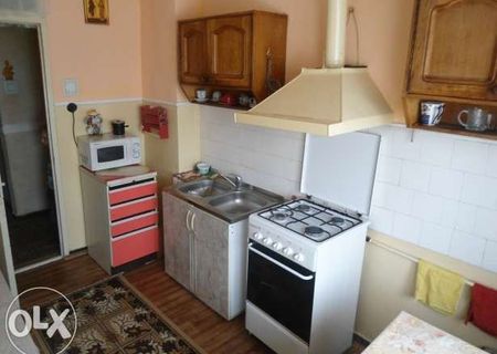 vand apartament 3 camere c.f.1/dec prundu 150000lei