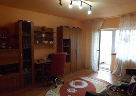 Vand apartament 3 camere decomandat