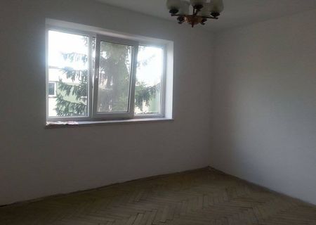 Vand apartament 3 camere,decomandat, Str. Mioritei,Tg Jiu