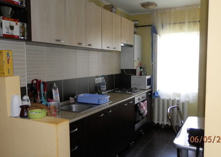 vand apartament 3 camere, Micro 17