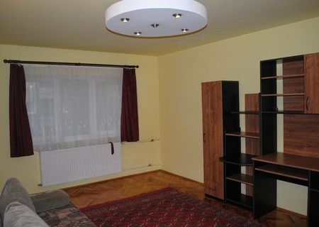 Vand apartament 3 camere situat intr-o zona foarte buna