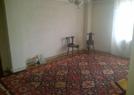 vand apartament 4 cam Gaesti