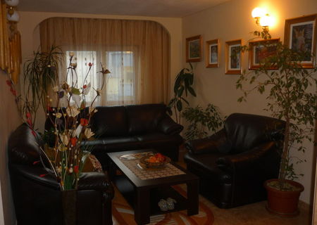 Vând apartament 4 camere