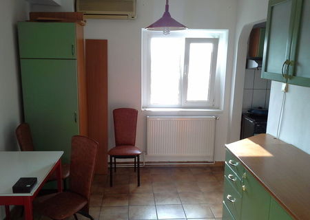 Vand apartament 4 camere Gaesti