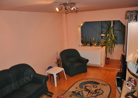 Vand apartament 4 camere str.Carpatilor, 90mp