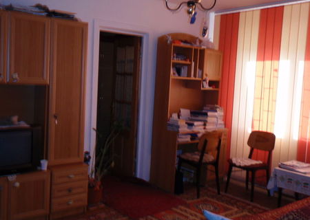 vand apartament cu 2 camere