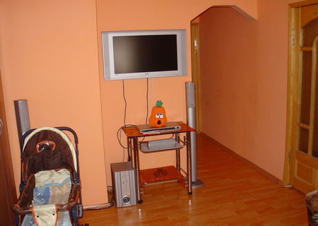 Vand apartament cu 2 camere