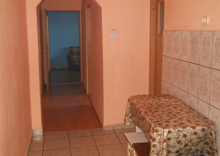 vand apartament cu 2 camere