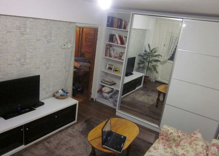 vand apartament cu 2 camere Valea Aurie