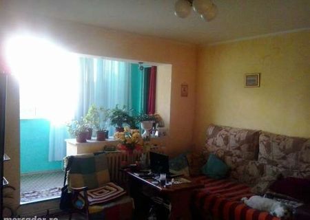 Vand apartament cu 3 camere