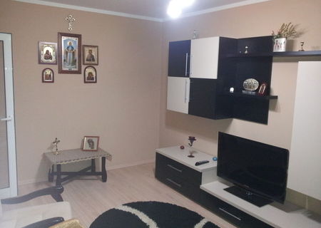 vand apartament cu 3 camere 56 mp decomandat