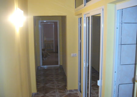 vand apartament cu 4 camere