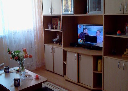 vand apartament doua camere