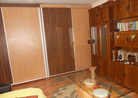 Vand apartament doua camere zona Sebastian-Prosper