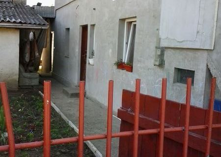 Vand apartament la casa zona Zamca