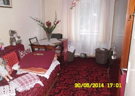 Vand apartament mobilat 2 cam D