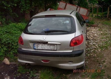 VAND AUTO PEUGEOT 206 AVARIATA