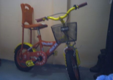 vand bicicleta pentru fetite  varsta 3-5 ani