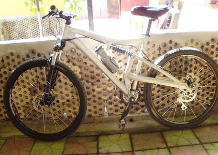 Vând bicicletă rockrider 6.3