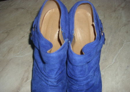 vand botine marimea 40