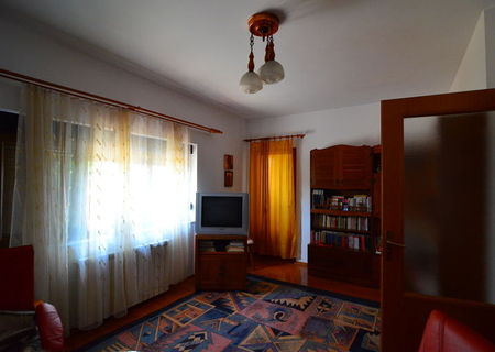 Vand casa ultracentral sau schimb cu apartament + diferenta in bani