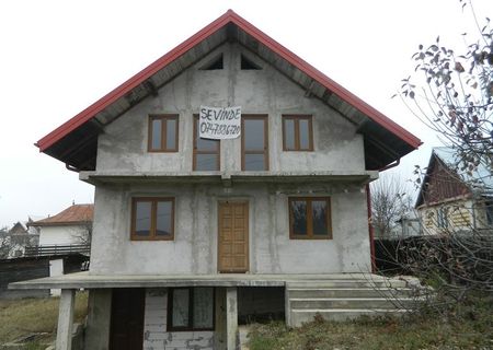 Vand casa zona Burdujeni Cuza Voda 51