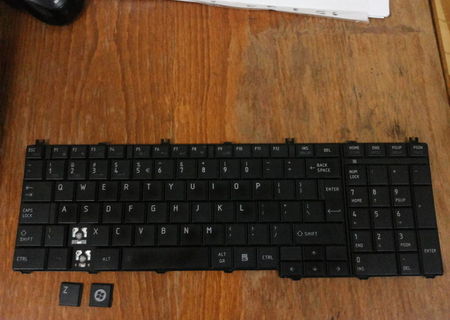 Vand doua tastaturi de laptop toshiba satelitte c660