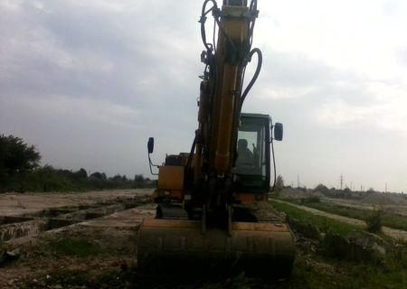 vand excavator cu senile