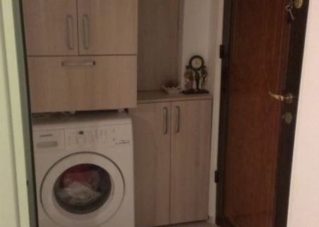 vand garsoniera in uzina 2 in bloc de apartamente