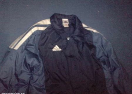 vand geaca ADIDAS originala