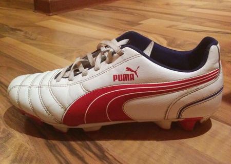 Vand ghete de fotbal Puma marimea 42! 150 RON pret negociabil!