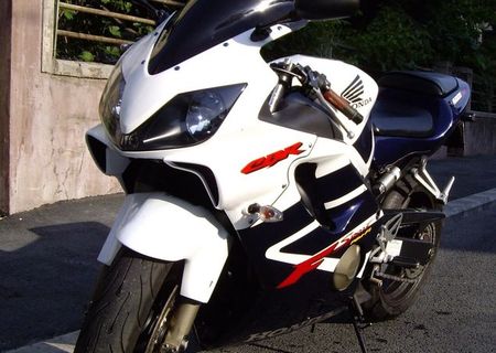 Vând Honda cbr 600 F4i.  2002. 21000km