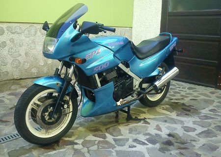 VAnd Kawasaki GPZ 500