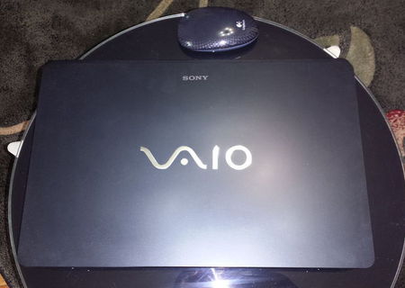 Vând laptop Sony Vaio VPCF23M1E/B + Mouse Logitech M600